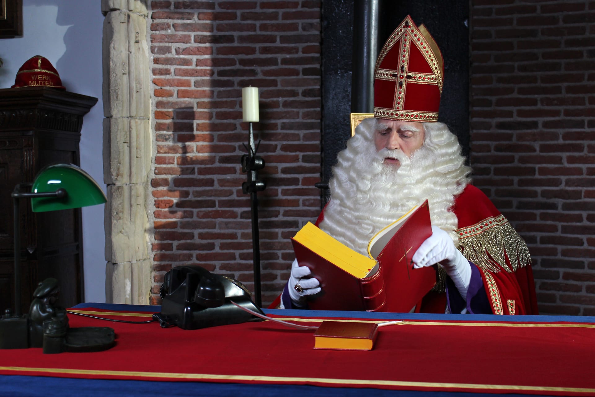 Sinterklaas met het grote boek — Het Geheim van de Speelgoeddokter (2012)